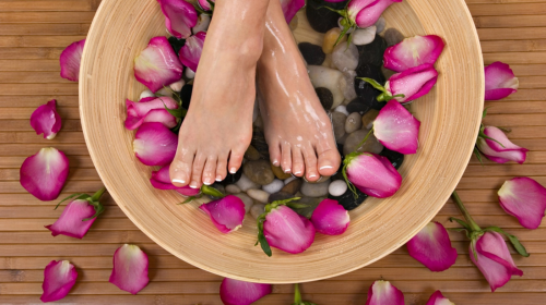 How to Do Pedicure with Tea Tree Oil